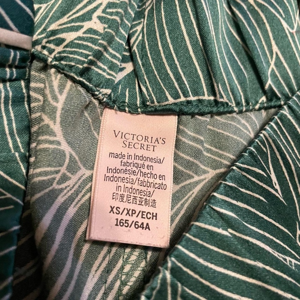 Victoria's Secret Dark Green Leaf Pattern Shorts - Picture 3 of 3